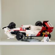 Obrázek McLaren MP4/4 a Ayrton Senna