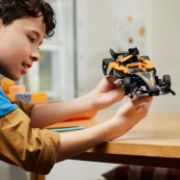 Obrázek NEOM McLaren Formula E Race Car