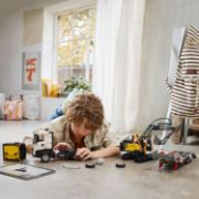 Obrázek Nákladní auto Volvo FMX a elektrický bagr Volvo EC230