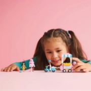 Obrázek Stánek s cukrovou vatou a skútr