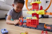 Obrázek Hot Wheels city super hasičská stanice se smyčkou 